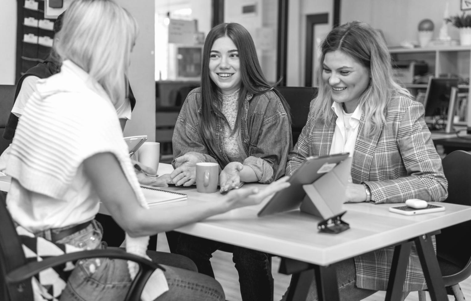Participante aprendiendo técnicas avanzadas de presupuesto base cero